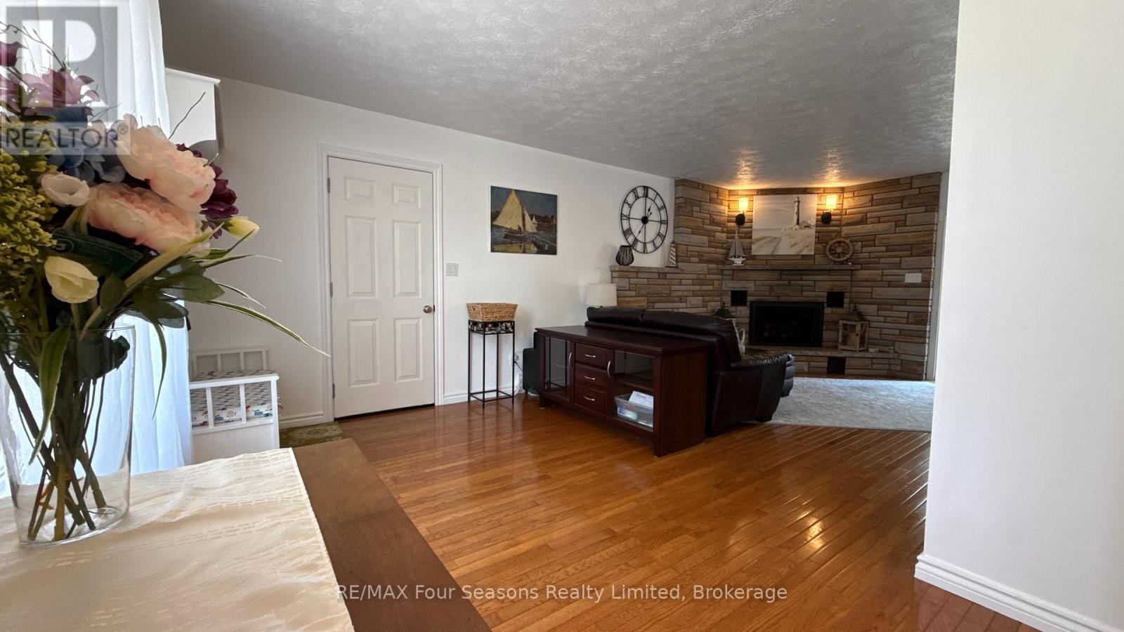 397 Falconer Street, Saugeen Shores, Ontario  N0H 2C2 - Photo 5 - X13452500