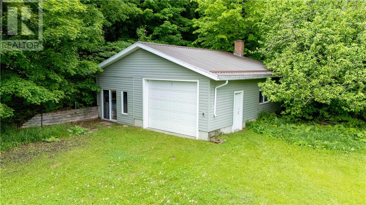209 Cress, Mindemoya, Ontario  P0P 1S0 - Photo 3 - 2128600