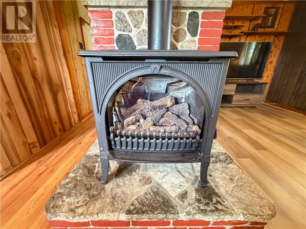 209 Cress, Mindemoya, Ontario  P0P 1S0 - Photo 15 - 2128600