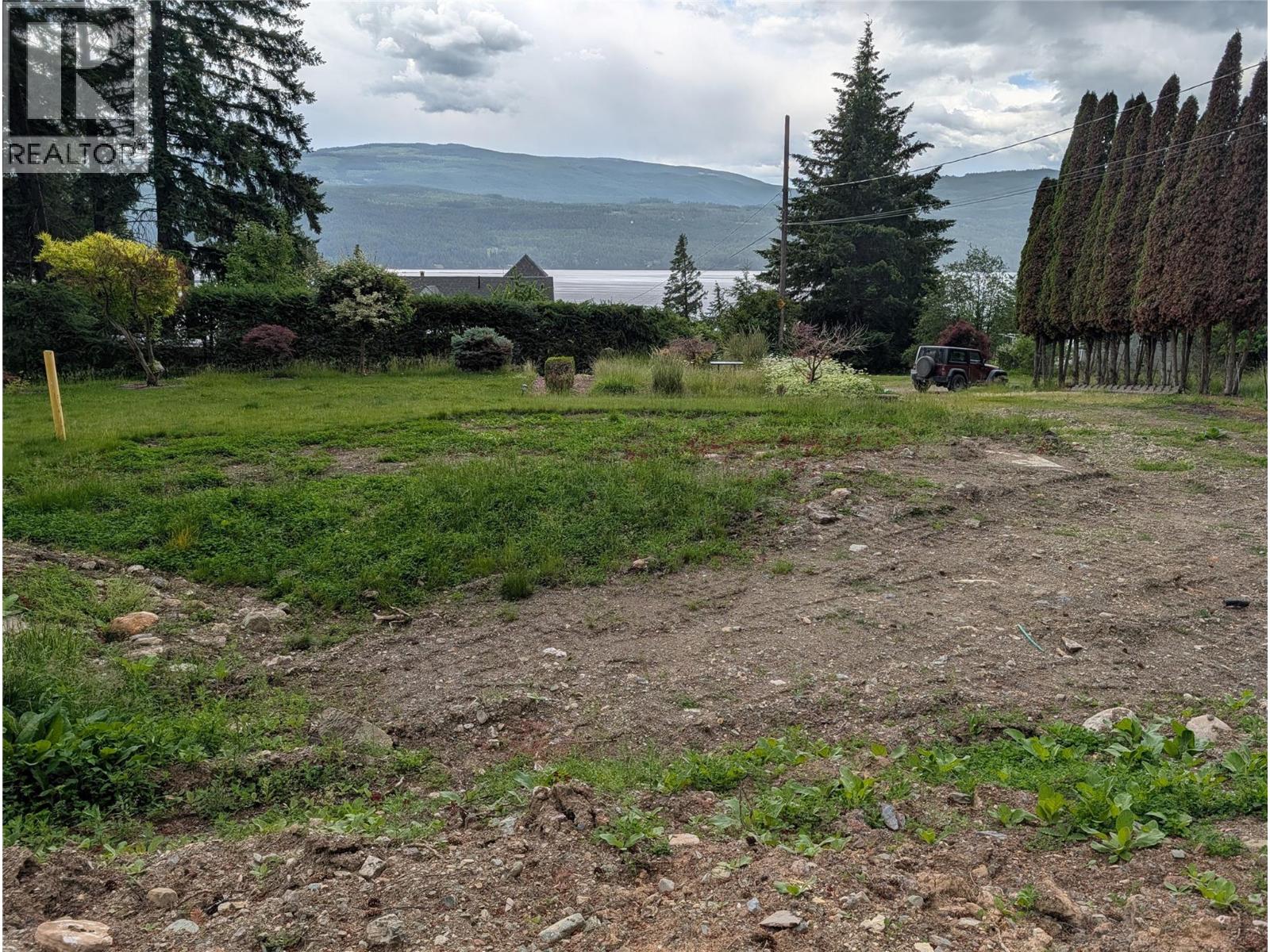 2573 Airstrip Road, Anglemont, British Columbia  V0E 1M7 - Photo 7 - 10391161
