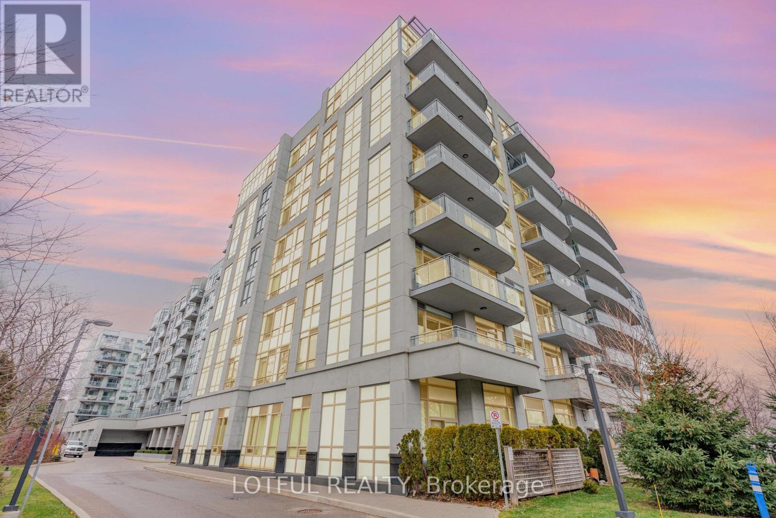 711 - 3500 Lakeshore Road W, Oakville, Ontario  L6L 0B4 - Photo 2 - W13050828