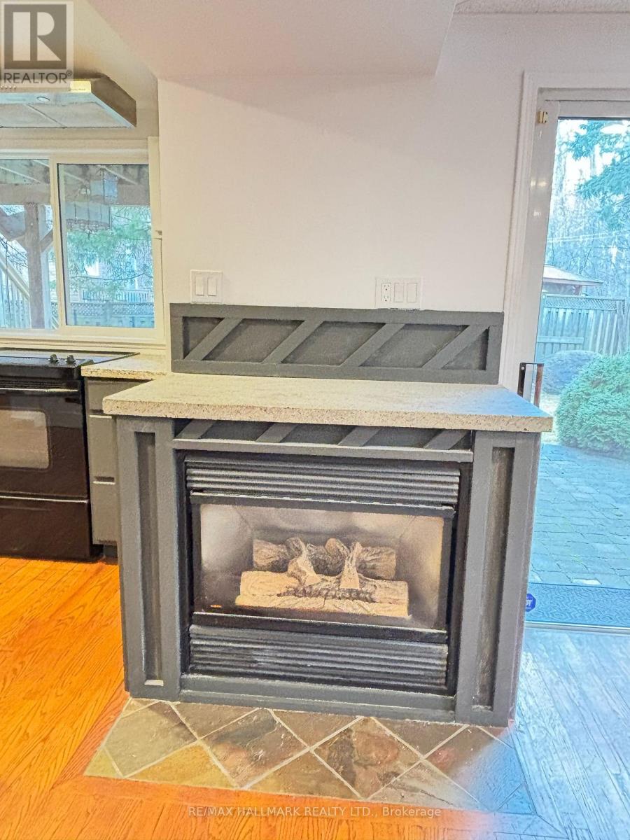 410 Clearmeadow Boulevard, Newmarket, Ontario  L3X 2C7 - Photo 6 - N13452566