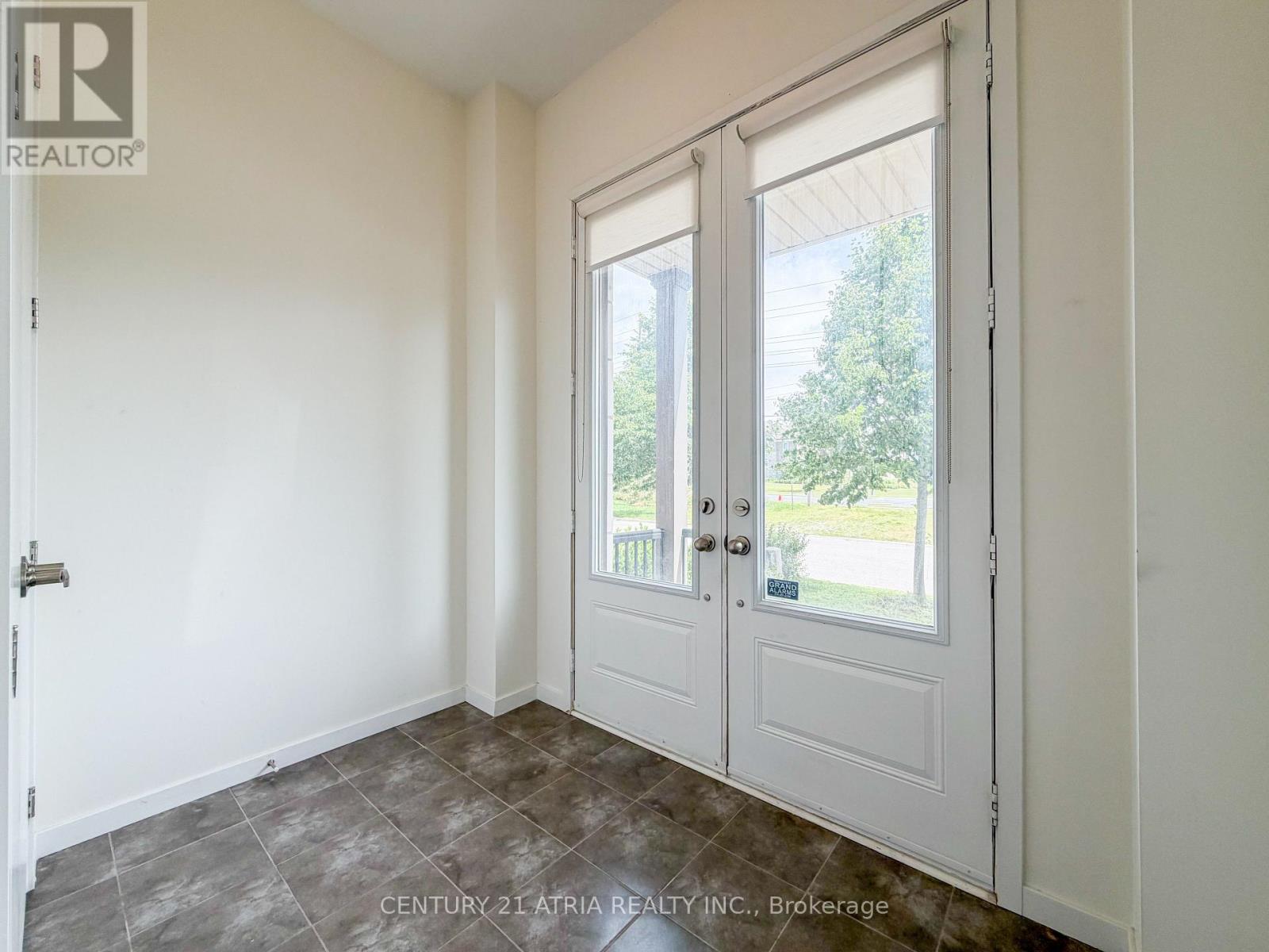 405 Elyse Court, Aurora, Ontario  L4G 2C9 - Photo 2 - N13452592