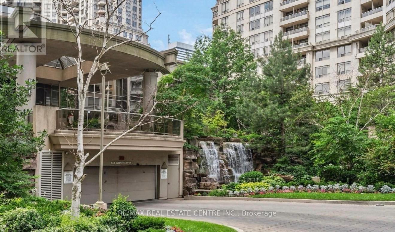 1415 - 3880 Duke Of York Boulevard, Mississauga (City Centre), Ontario  L5B 4M7 - Photo 2 - W13452552