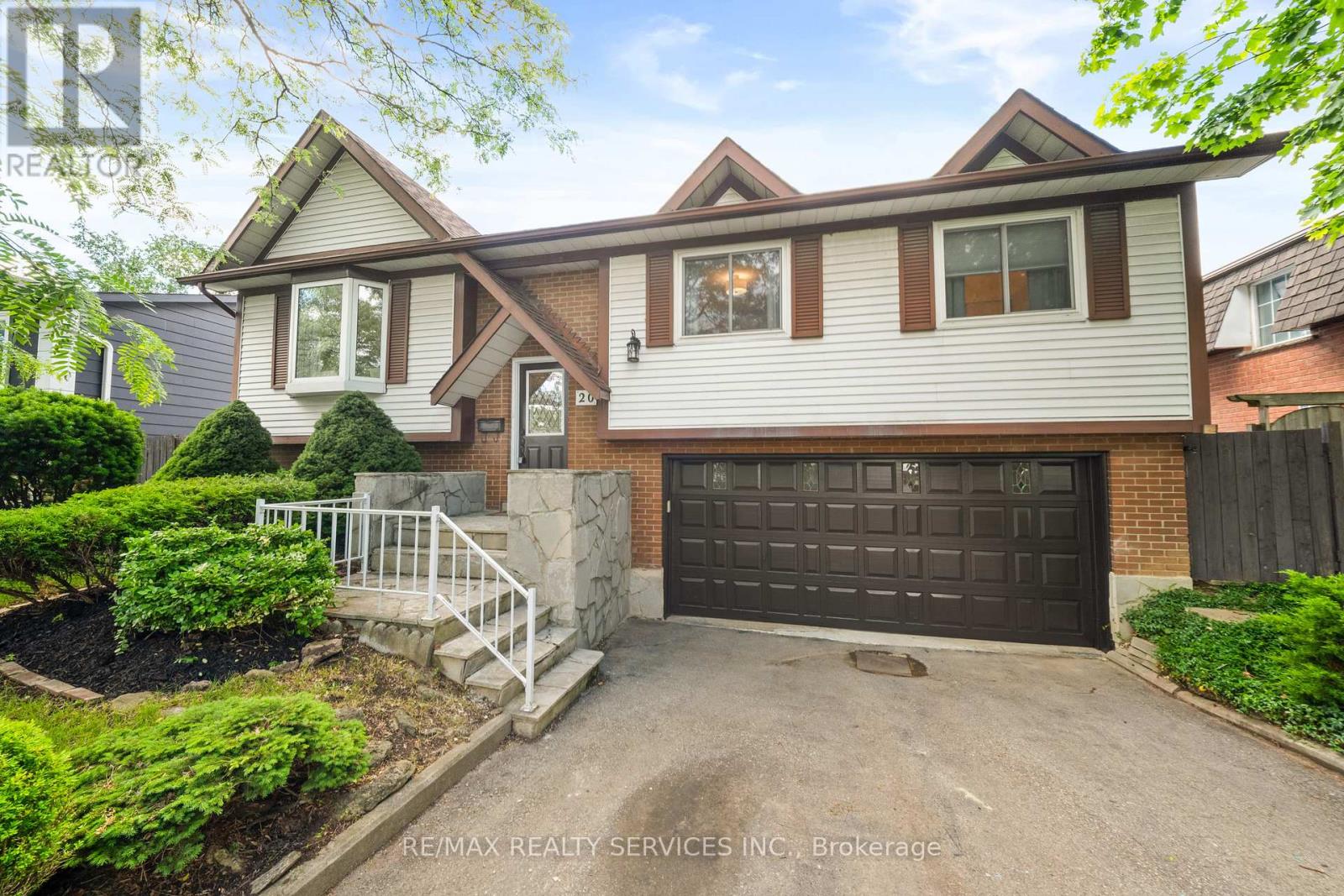 20 Linkdale Road, Brampton, Ontario  L6V 2Y4 - Photo 2 - W13452598
