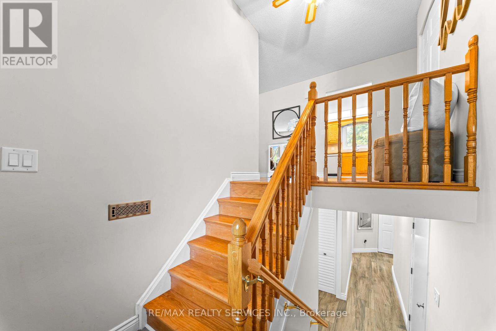 20 Linkdale Road, Brampton, Ontario  L6V 2Y4 - Photo 6 - W13452598