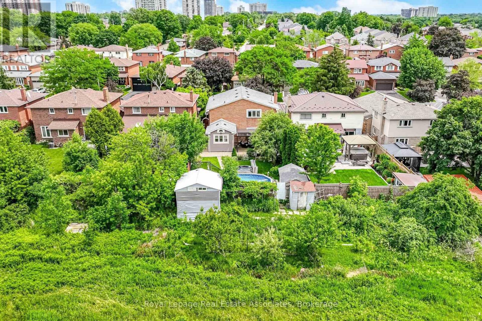 1311 Underwood Drive, Mississauga, Ontario  L4W 3M9 - Photo 49 - W13452604