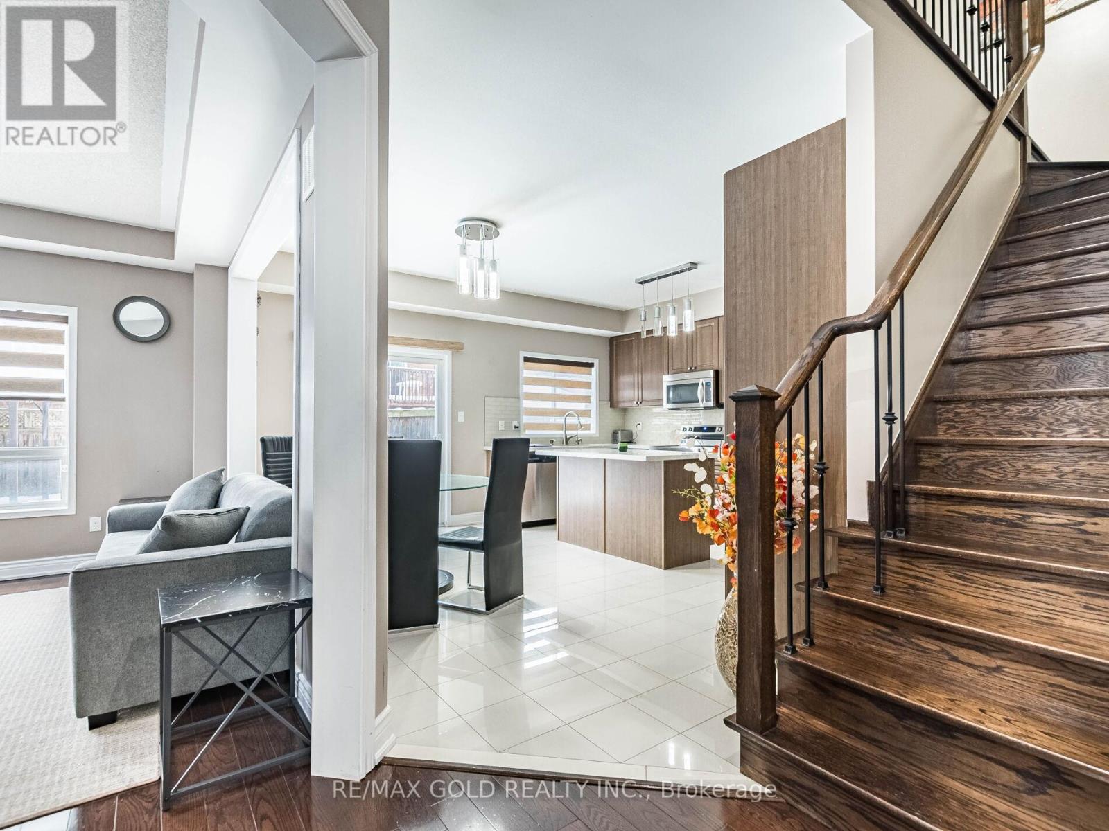 18 Travis Crescent, Brampton, Ontario  L7A 0P2 - Photo 8 - W13452644