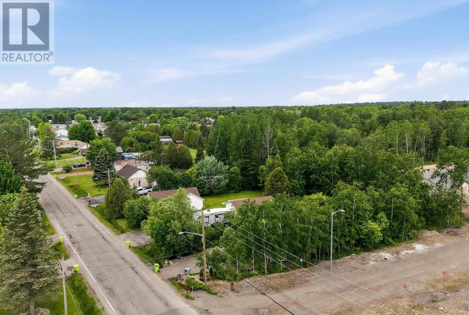 3870 Queen St E, Sault Ste. Marie, Ontario  P6A 5K9 - Photo 1 - SM261483