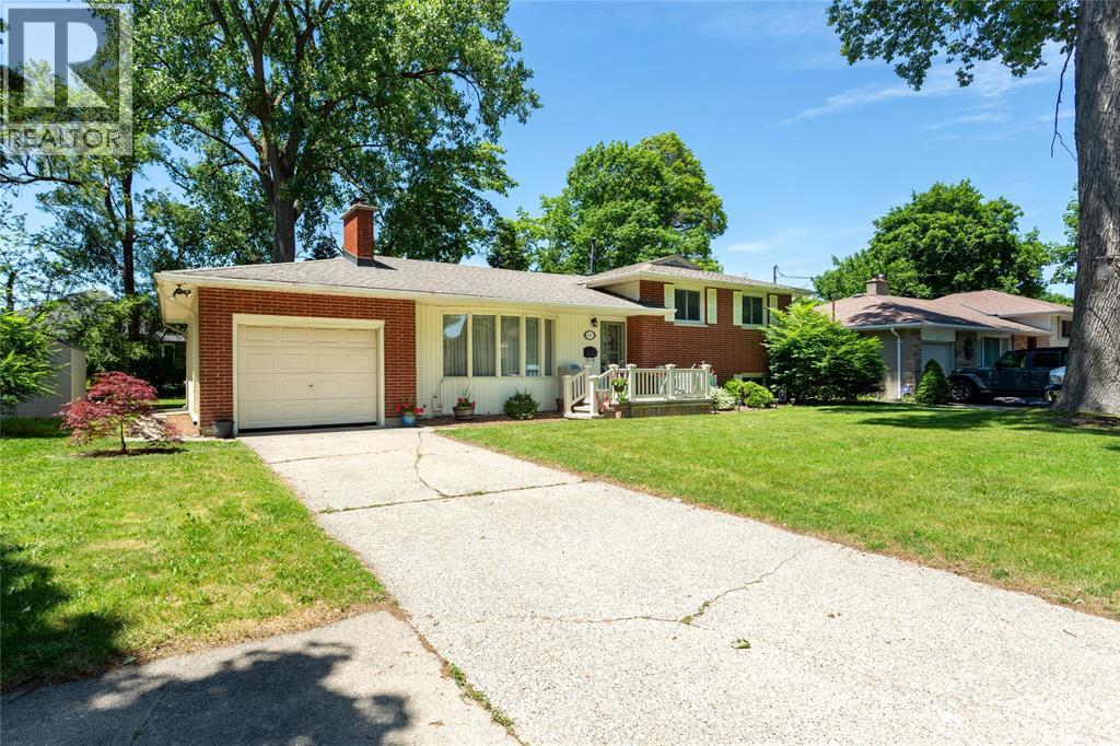 1067 Bel Aire Drive, Sarnia, Ontario N7S 3H4 - Photo 1 - 26014305