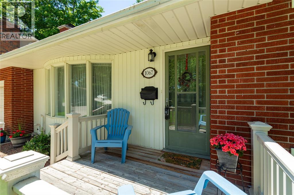 1067 Bel Aire Drive, Sarnia, Ontario N7S 3H4 - Photo 5 - 26014305