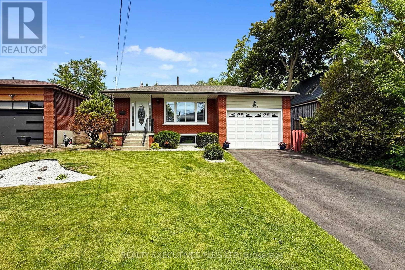 1304 Wharf Street, Pickering, Ontario  L1W 1A4 - Photo 2 - E13452682