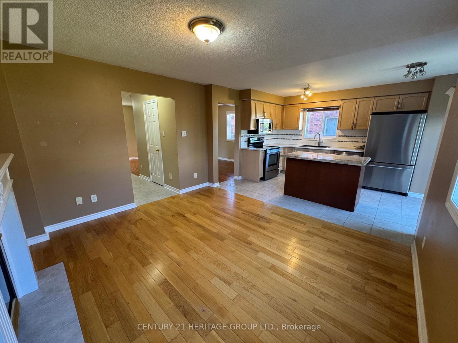 82 Kenwell Crescent, Barrie (Holly), Ontario L4N 0Z6 - Photo 4 - S13452896