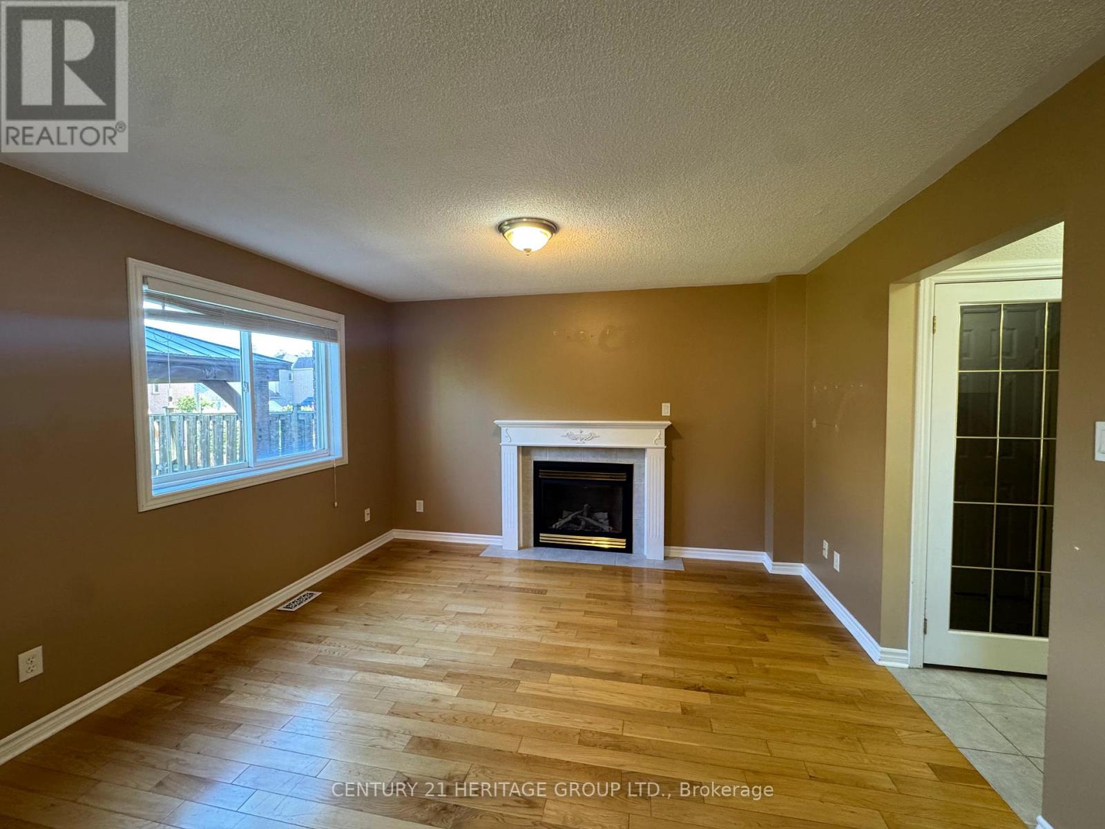 82 Kenwell Crescent, Barrie (Holly), Ontario L4N 0Z6 - Photo 5 - S13452896