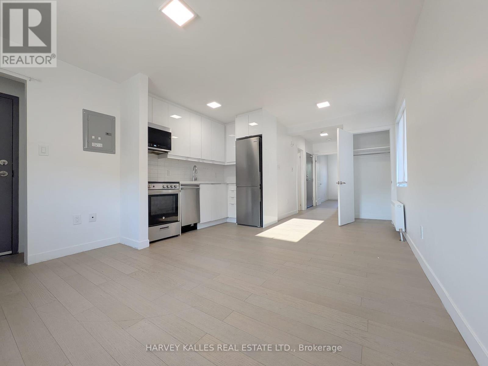 5 - 521 BROWNS LINE, Toronto, Ontario