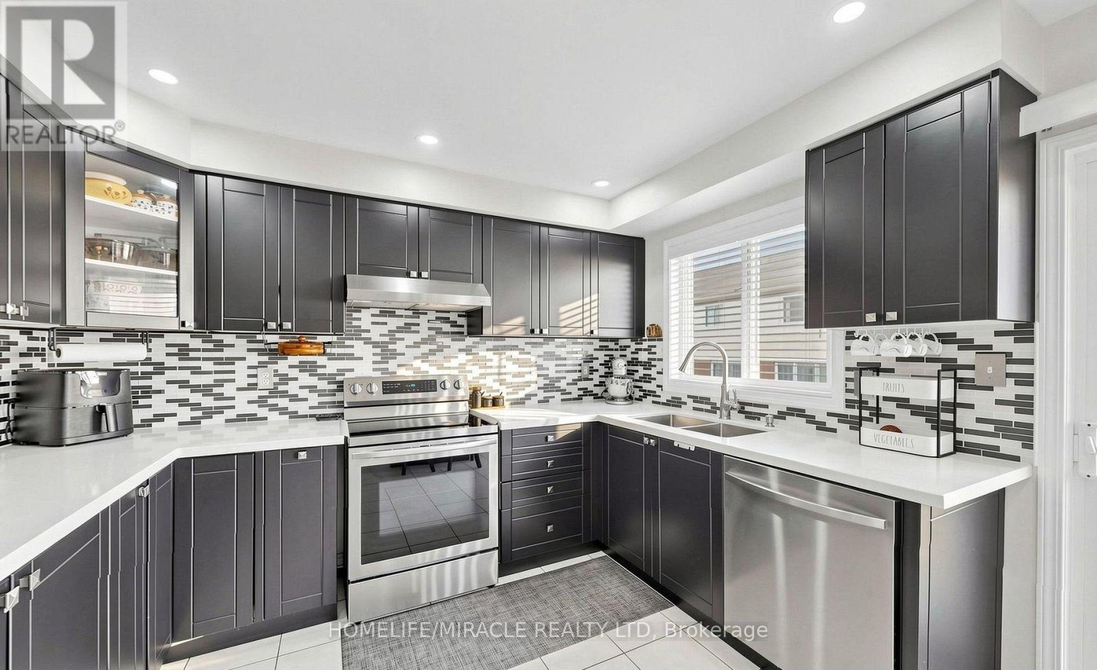 361 Brisdale Drive N, Brampton, Ontario  L7A 3M6 - Photo 12 - W13452130