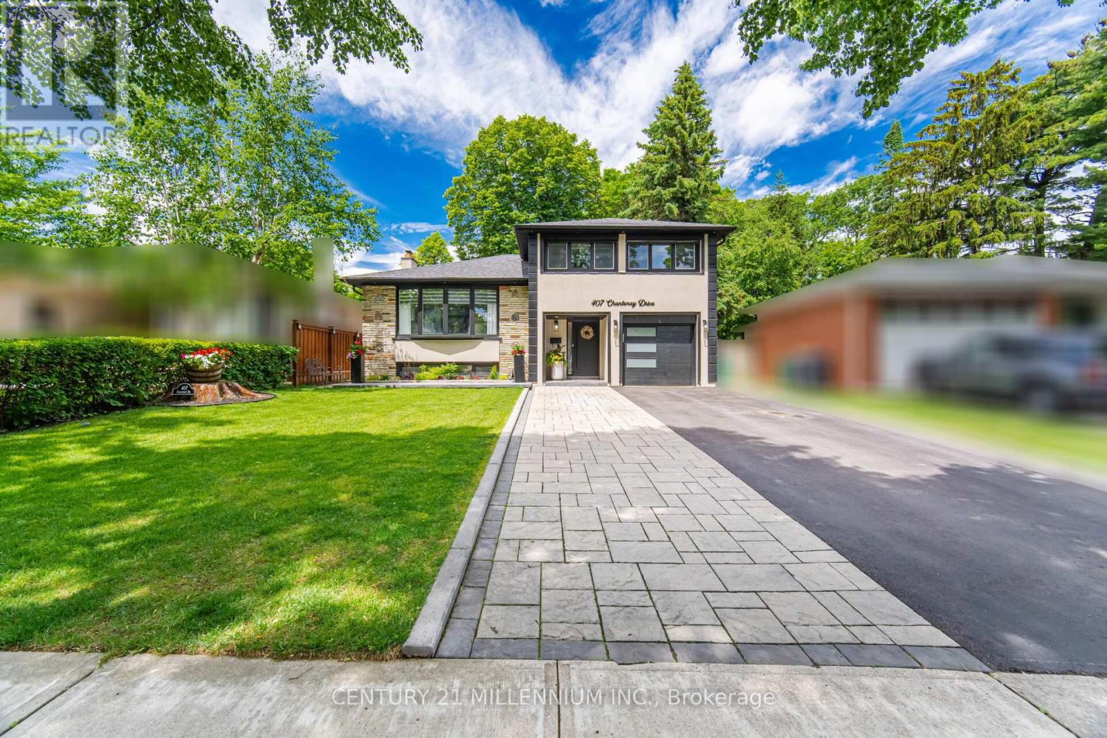 407 Chantenay Drive, Mississauga, Ontario  L5A 1E9 - Photo 2 - W13452704