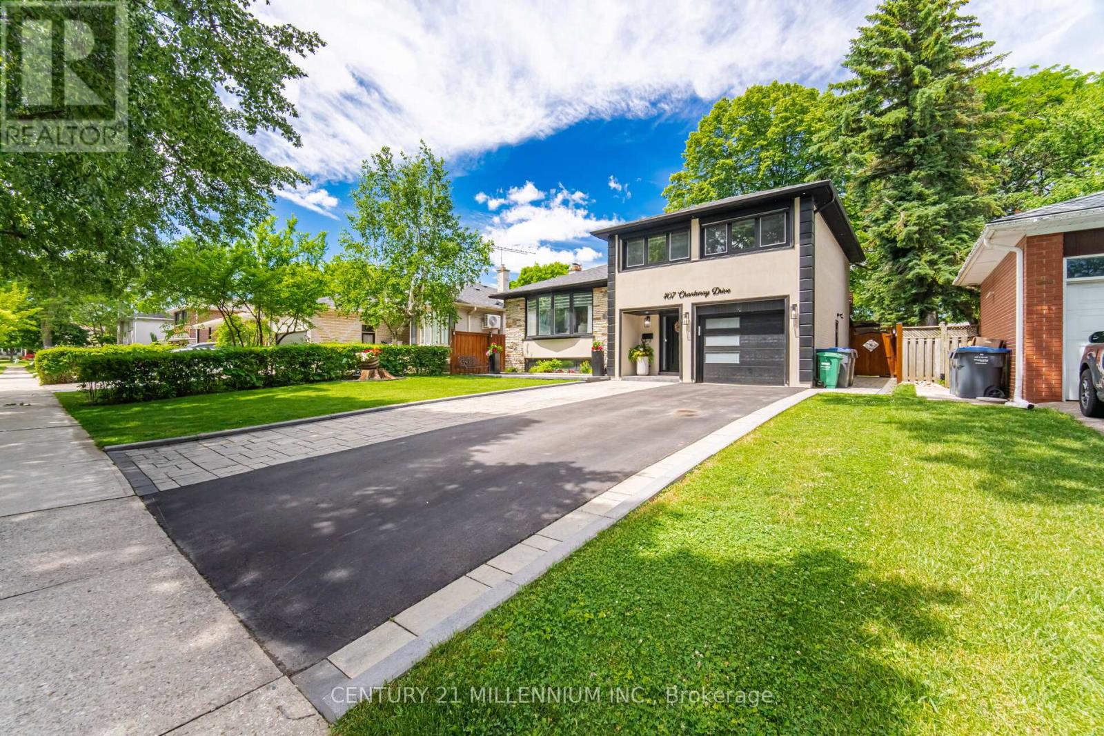 407 Chantenay Drive, Mississauga, Ontario  L5A 1E9 - Photo 3 - W13452704