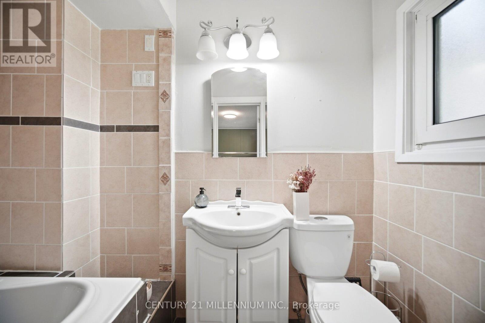 407 Chantenay Drive, Mississauga, Ontario  L5A 1E9 - Photo 33 - W13452704