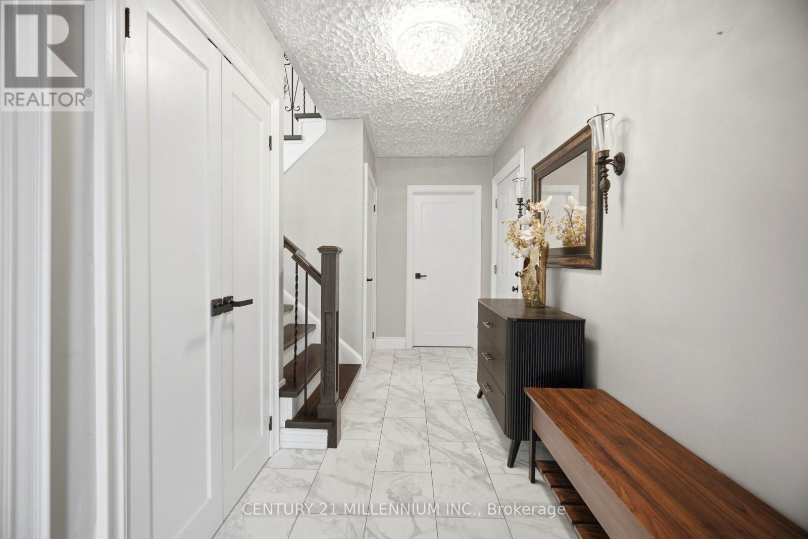 407 Chantenay Drive, Mississauga, Ontario  L5A 1E9 - Photo 7 - W13452704