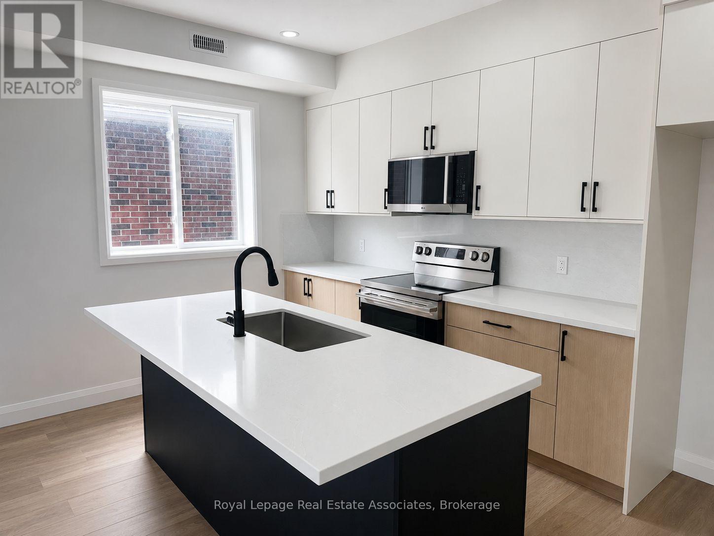 4 - 17 White Avenue, Toronto, Ontario  M6N 1S7 - Photo 3 - W13452828