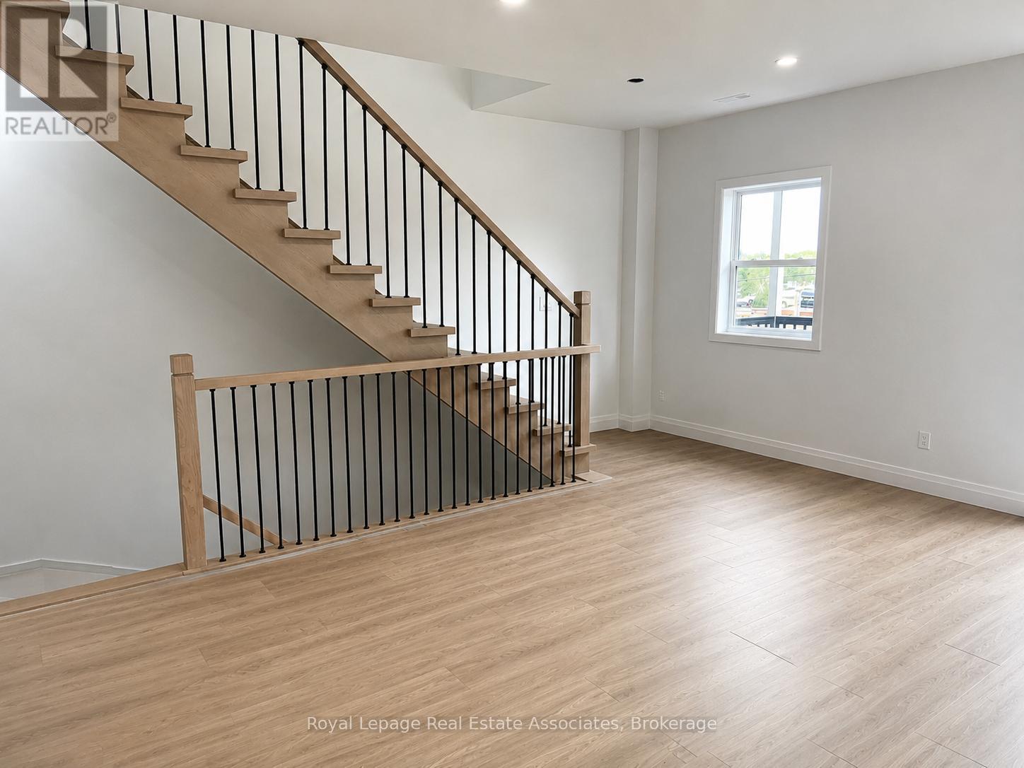 4 - 17 White Avenue, Toronto, Ontario  M6N 1S7 - Photo 4 - W13452828