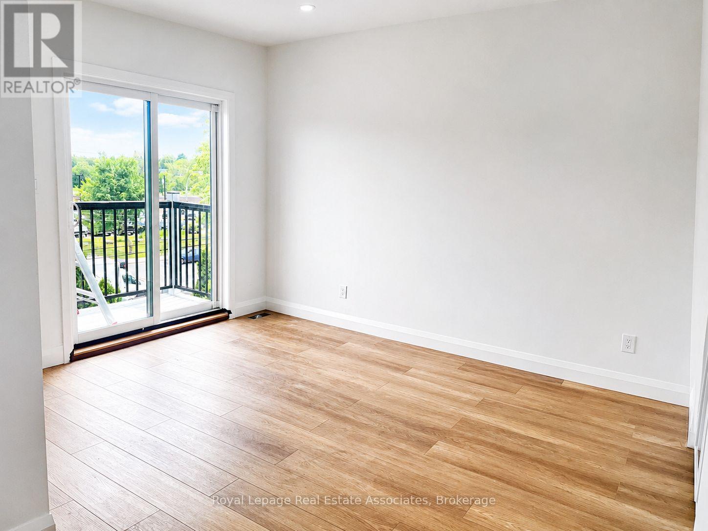 4 - 17 White Avenue, Toronto, Ontario  M6N 1S7 - Photo 8 - W13452828