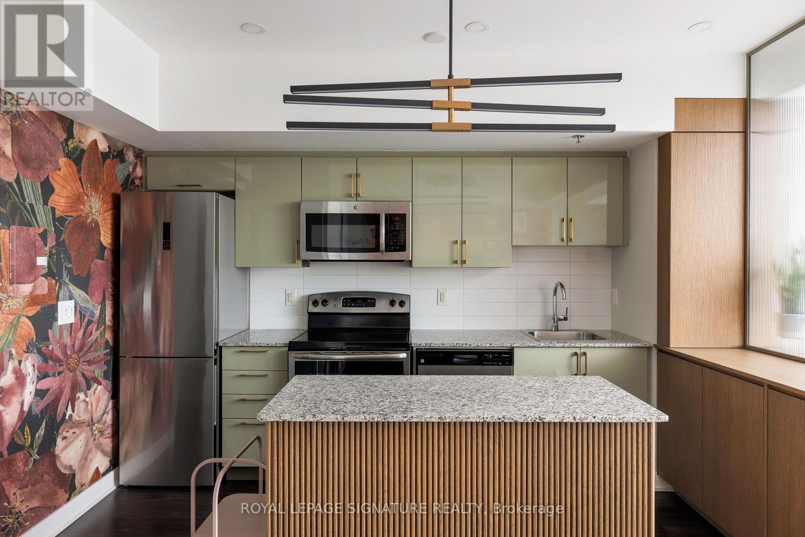 908 - 11 SUPERIOR AVENUE, Toronto, Ontario