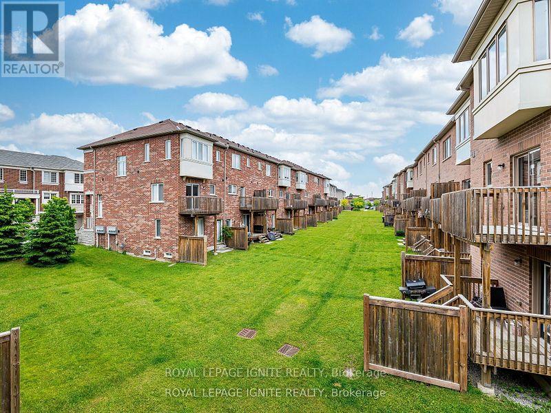 37 Aspen Hills Road, Brampton, Ontario  L6Y 6E4 - Photo 10 - W13452868