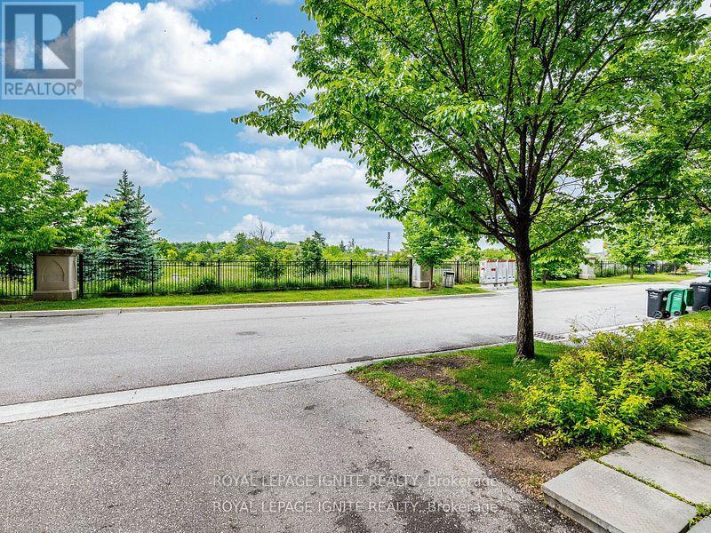 37 Aspen Hills Road, Brampton, Ontario  L6Y 6E4 - Photo 3 - W13452868