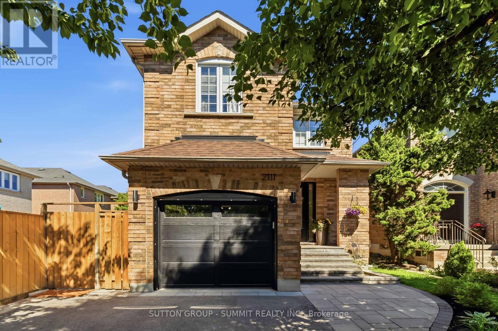 2111 WESTMOUNT DRIVE, Oakville, Ontario
