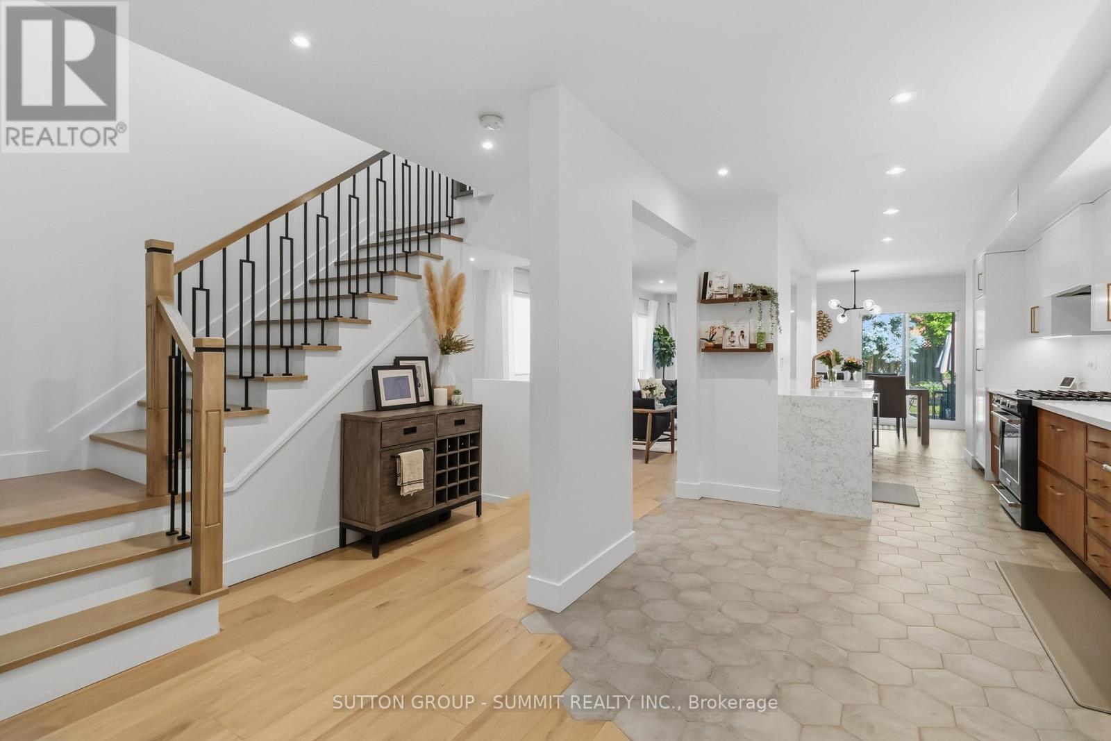 2111 Westmount Drive, Oakville, Ontario  L6M 3P3 - Photo 2 - W13452914