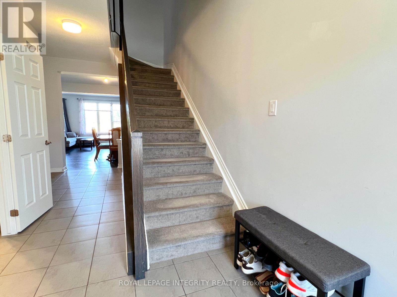 49 Bermondsay Way, Ottawa, Ontario K2S 2Y7 - Photo 2 - X13453036