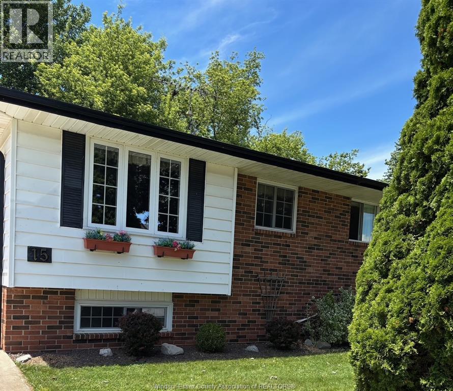 15 Windwood, Leamington, Ontario  N8H 4M8 - Photo 1 - 26014239