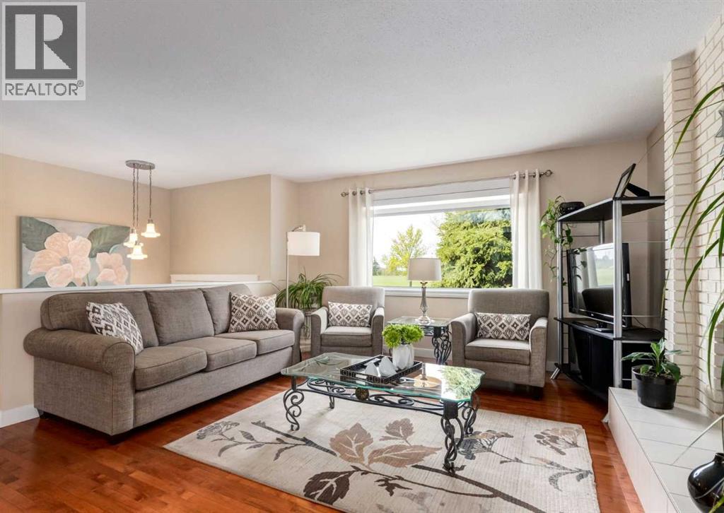 332 Pinemont Road Ne, Calgary, Alberta  T1Y 1V7 - Photo 6 - A2315205