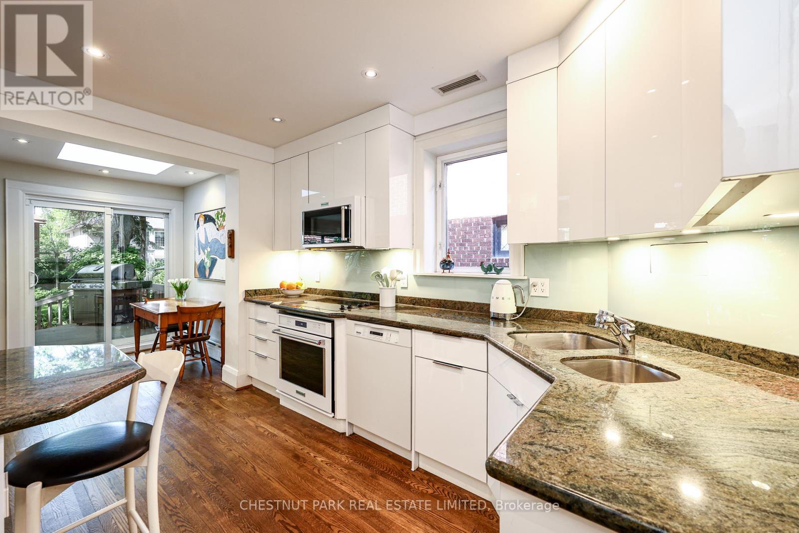 74 Chatsworth Drive, Toronto, Ontario  M4R 1R7 - Photo 15 - C13453012
