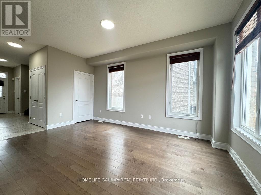 86 Nathan Crescent, Barrie, Ontario  L4N 0S2 - Photo 4 - S13452940