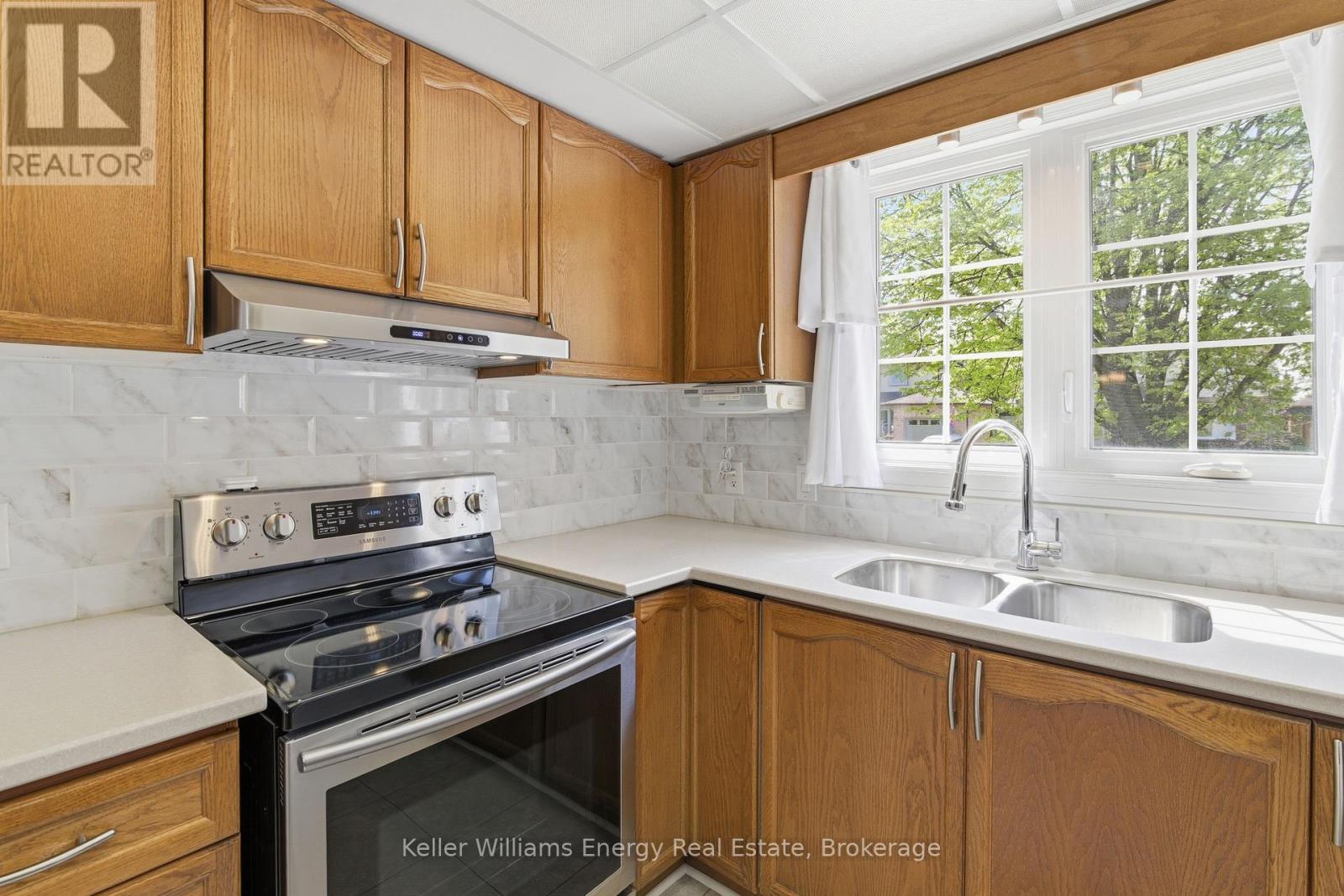 18 Arran Court, Clarington, Ontario  L1E 2E5 - Photo 8 - E13453252