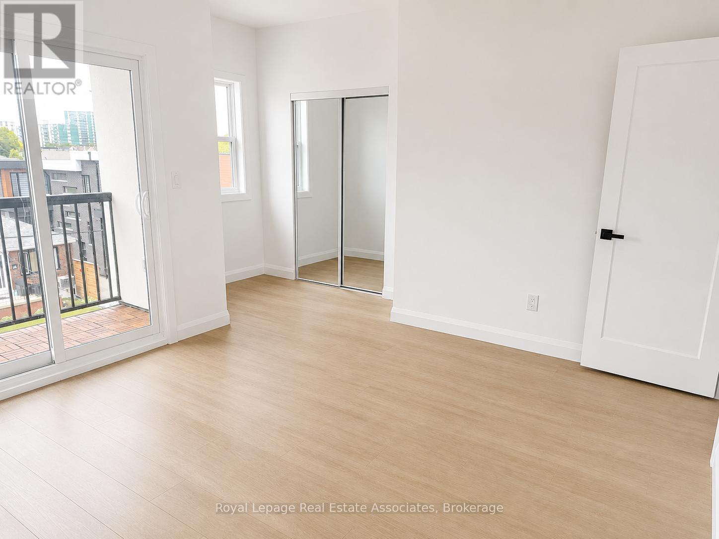 5 - 17 White Avenue, Toronto, Ontario  M6N 1S7 - Photo 6 - W13453042