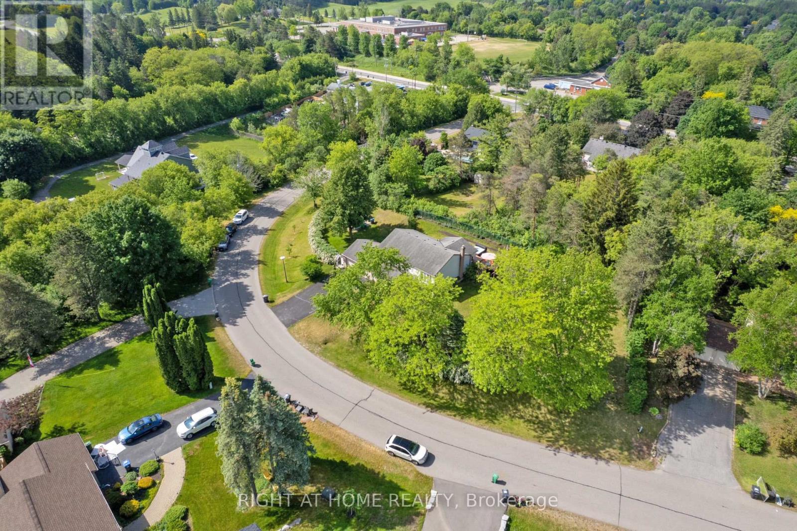 10 Munro Street, Caledon, Ontario  L7E 0L6 - Photo 2 - W13453044