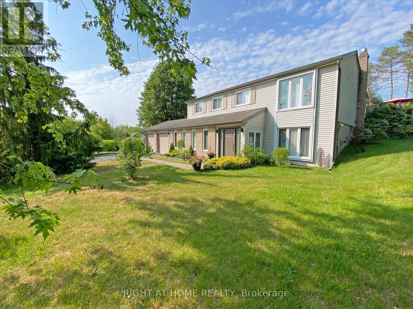10 Munro Street, Caledon, Ontario  L7E 0L6 - Photo 4 - W13453044