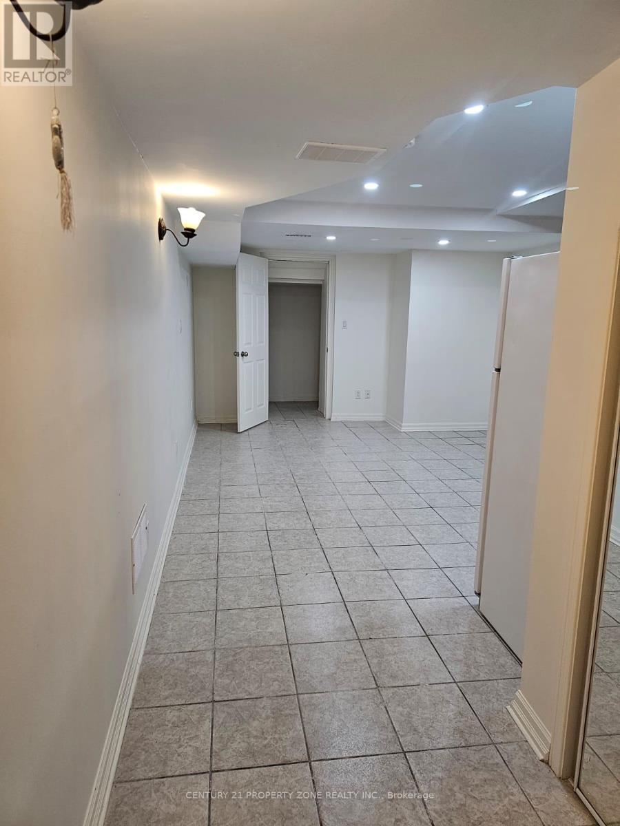 11 Chalkfarm Crescent, Brampton, Ontario  L7A 3V8 - Photo 17 - W13453058