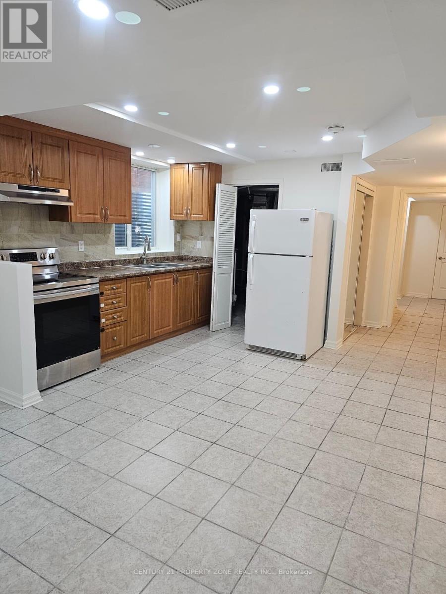 11 Chalkfarm Crescent, Brampton, Ontario  L7A 3V8 - Photo 2 - W13453058