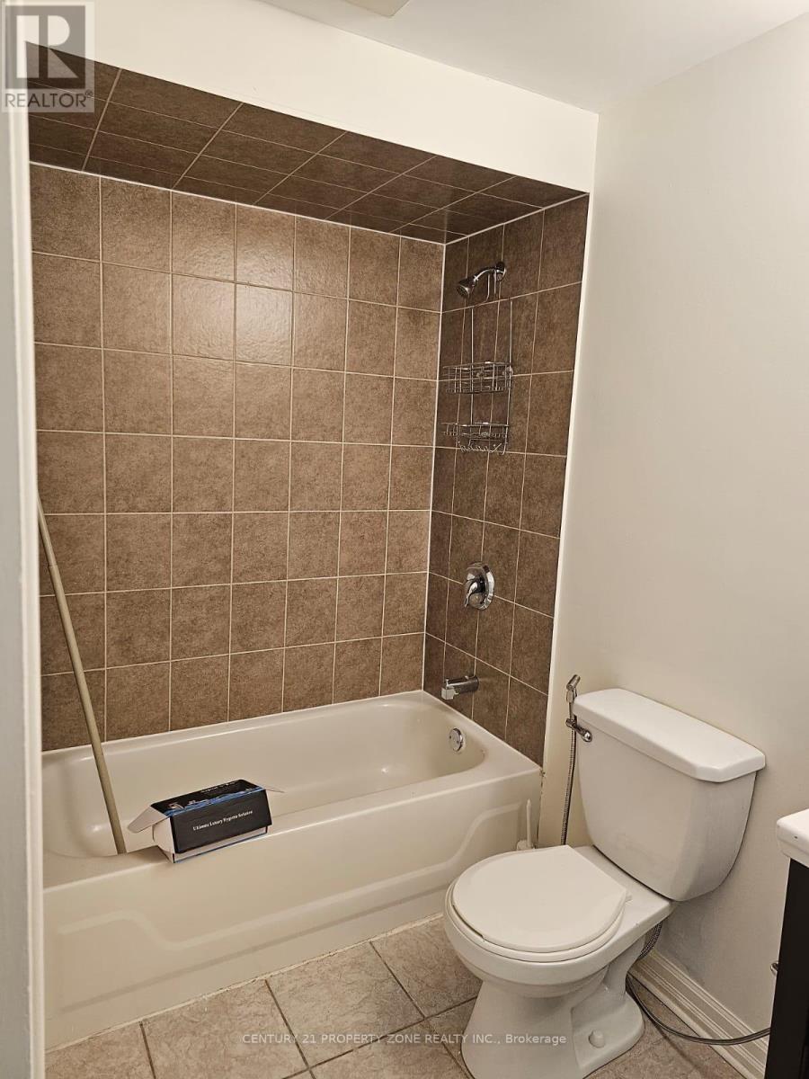 11 Chalkfarm Crescent, Brampton, Ontario  L7A 3V8 - Photo 3 - W13453058