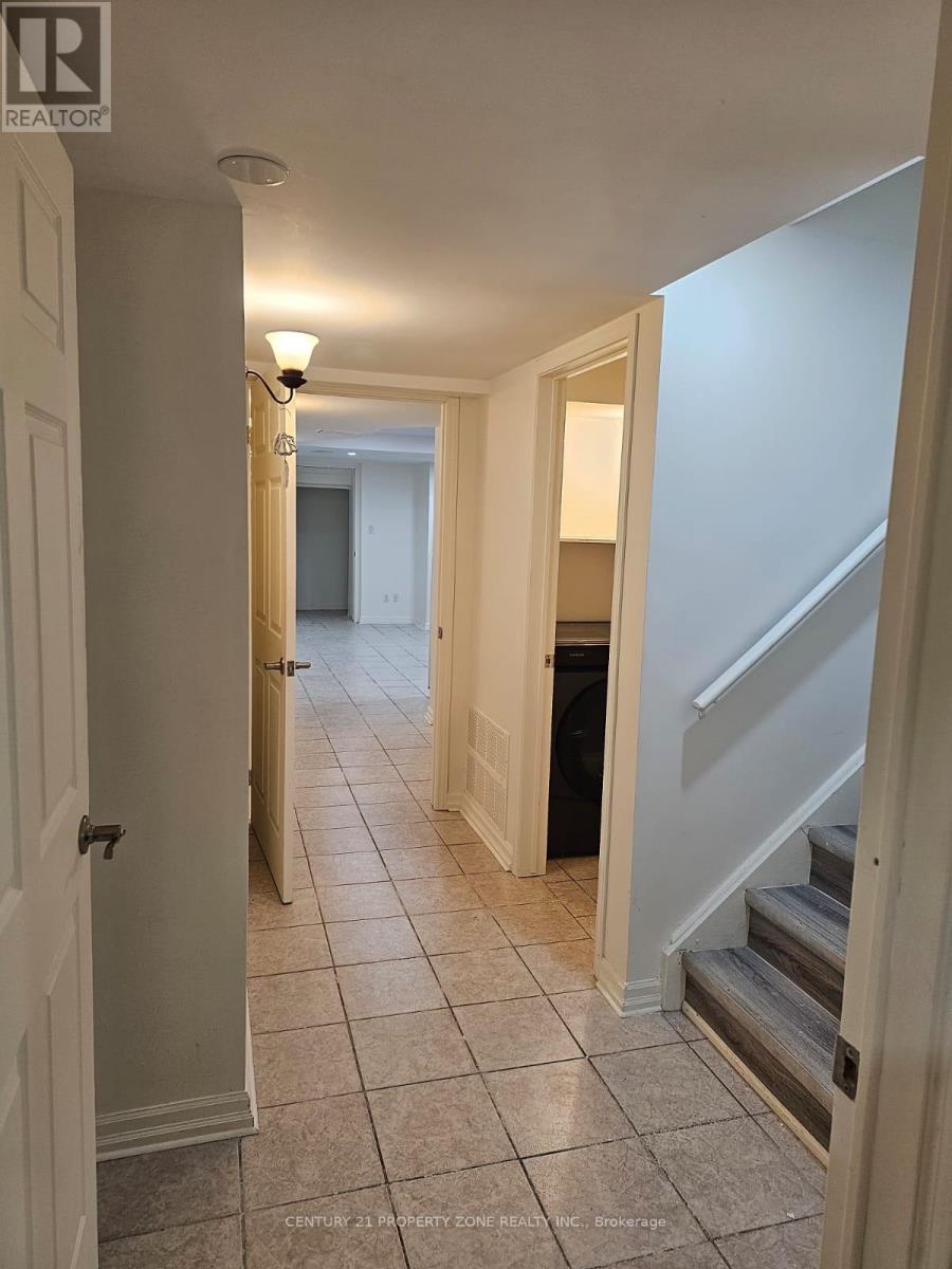 11 Chalkfarm Crescent, Brampton, Ontario  L7A 3V8 - Photo 4 - W13453058