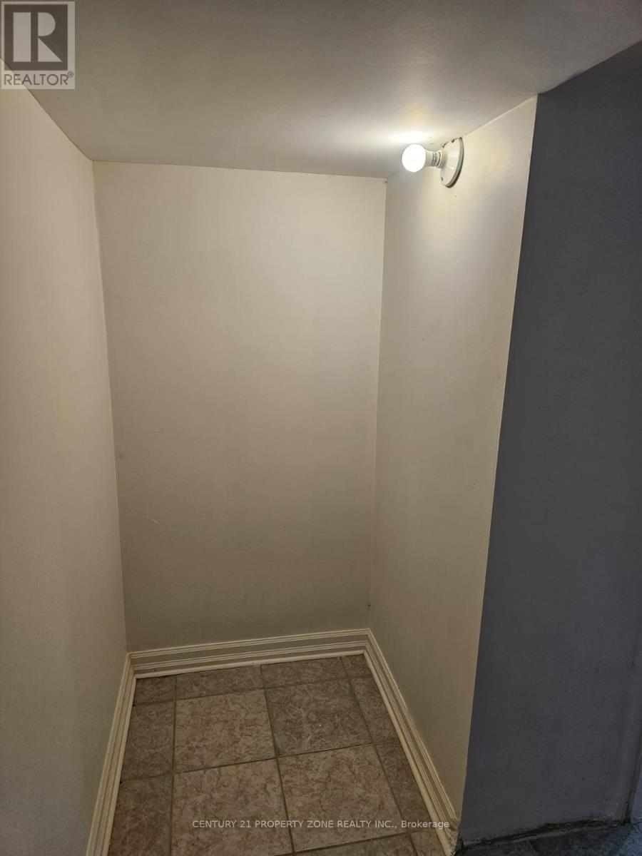 11 Chalkfarm Crescent, Brampton, Ontario  L7A 3V8 - Photo 7 - W13453058