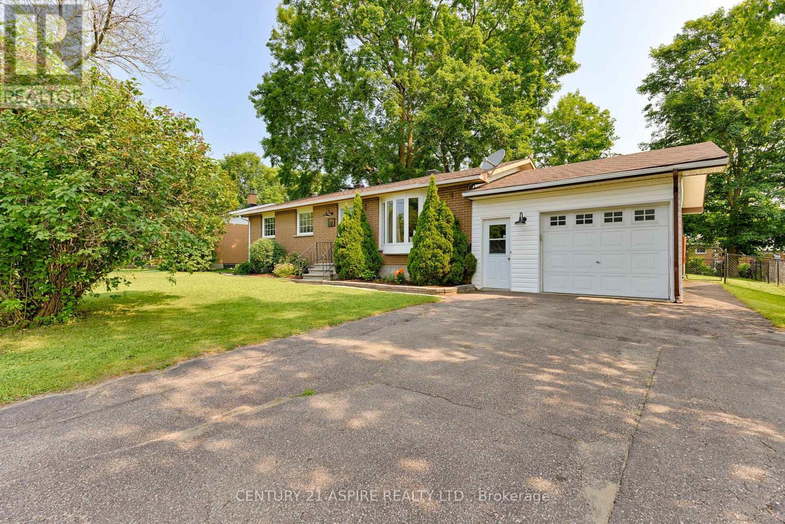 22 HARRIS CRESCENT, Whitewater Region, Ontario