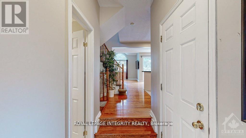 106 Blackdome Crescent, Ottawa, Ontario  K2T 1B1 - Photo 2 - X13453146