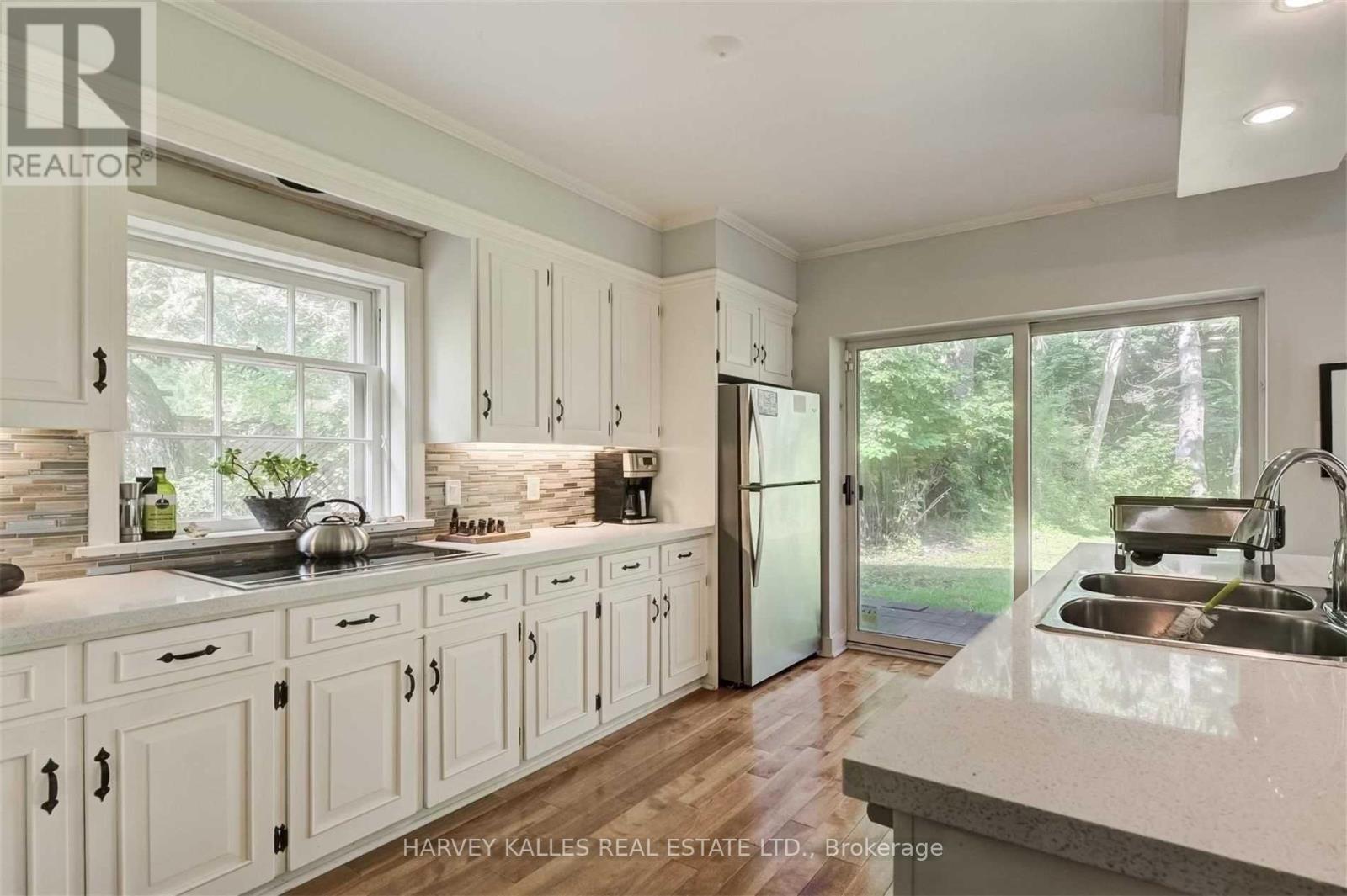 23 Donwoods Drive, Toronto, Ontario  M4N 2E9 - Photo 13 - C13453250