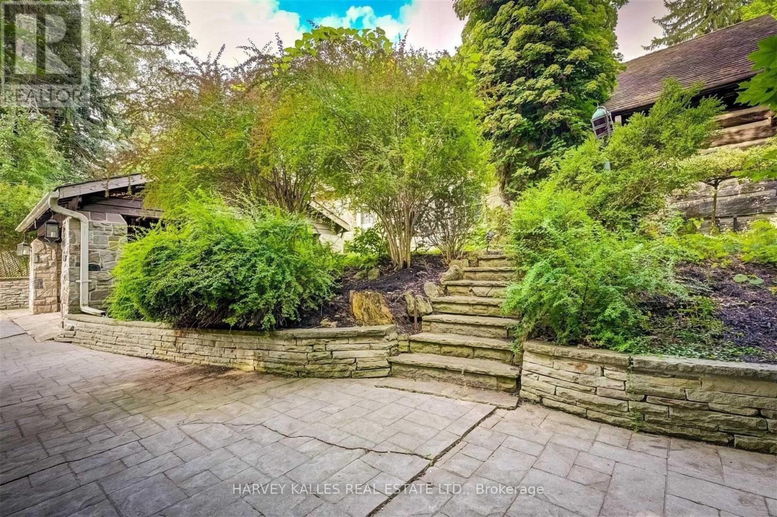 23 Donwoods Drive, Toronto, Ontario  M4N 2E9 - Photo 2 - C13453250